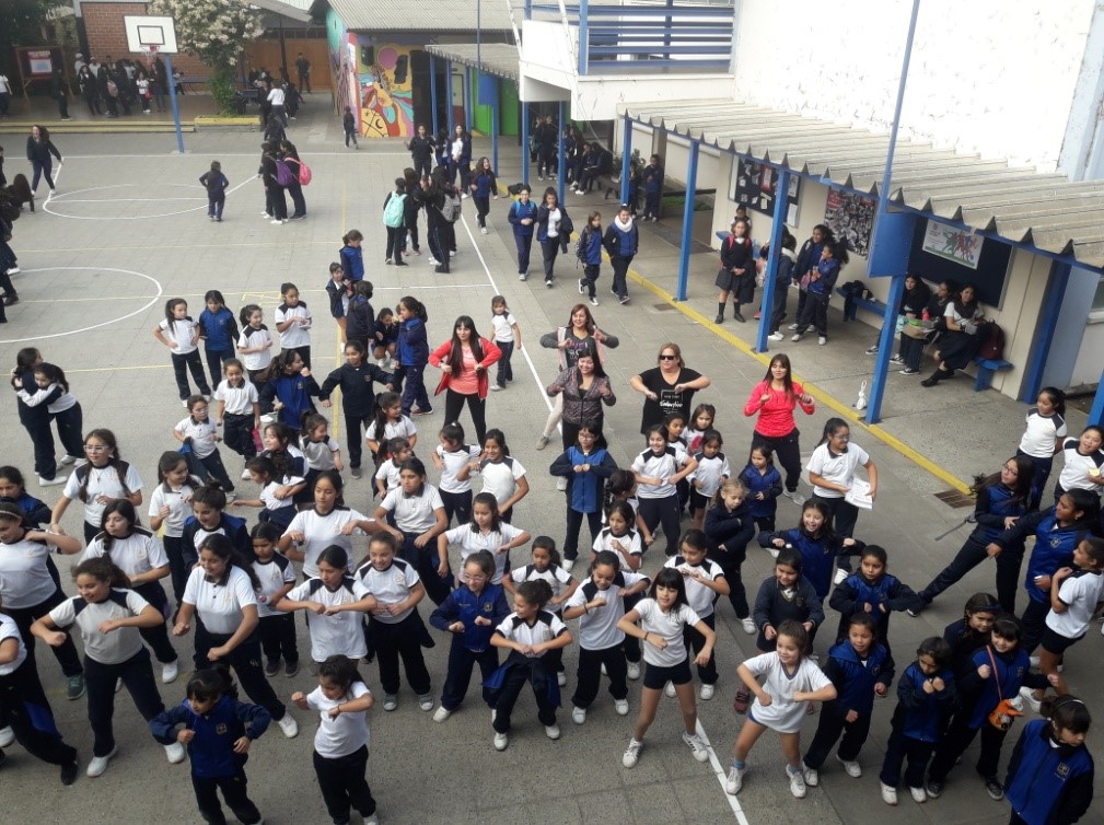 En la Zumba, participo toda la comunidad escolar.